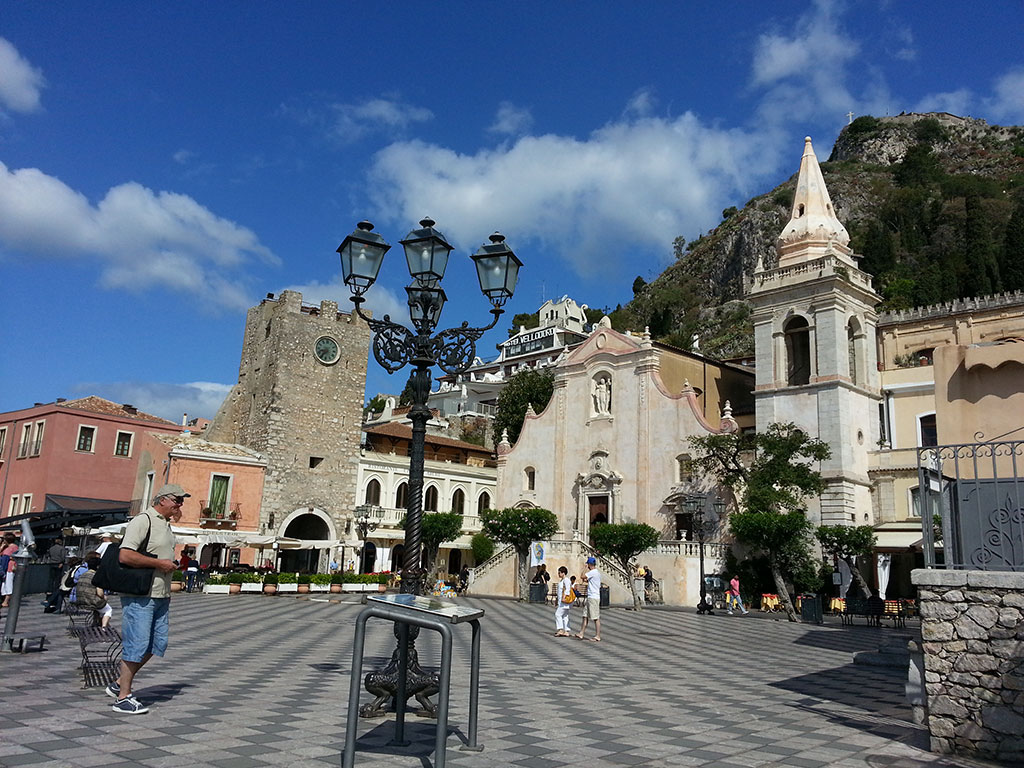 Piazza IX Aprile Taormina